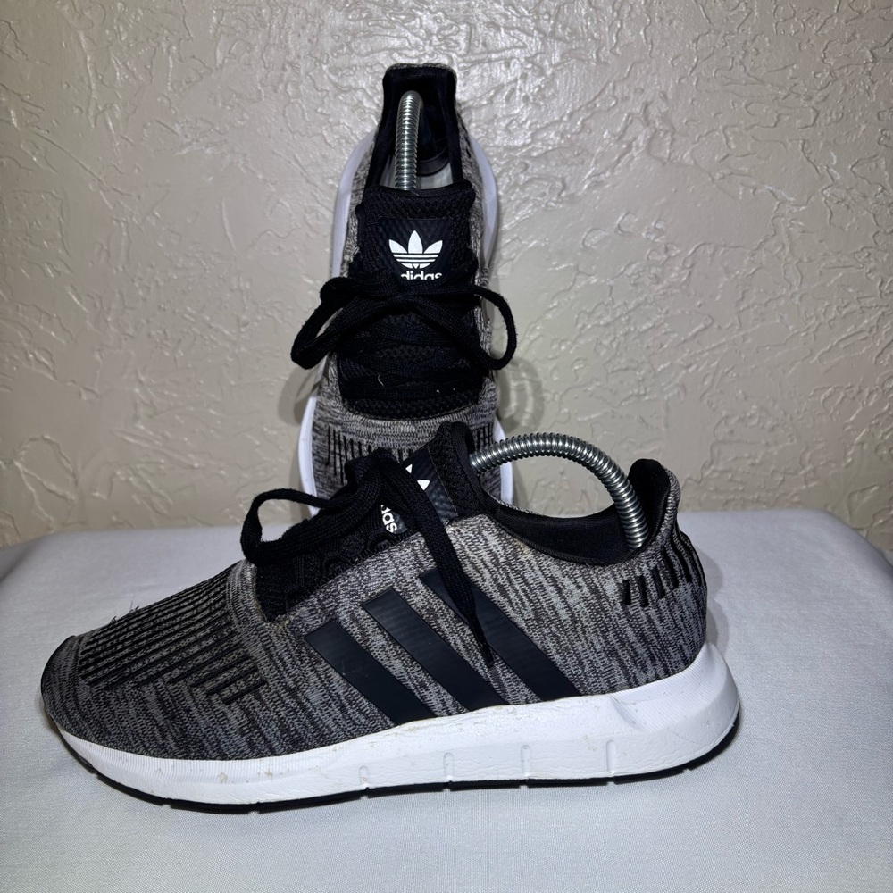 Men’s Adidas Swift Run 1.0 shoes Size 6.5